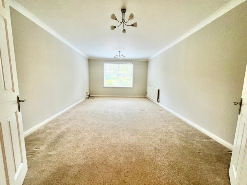 Images for 6 Petworth Court