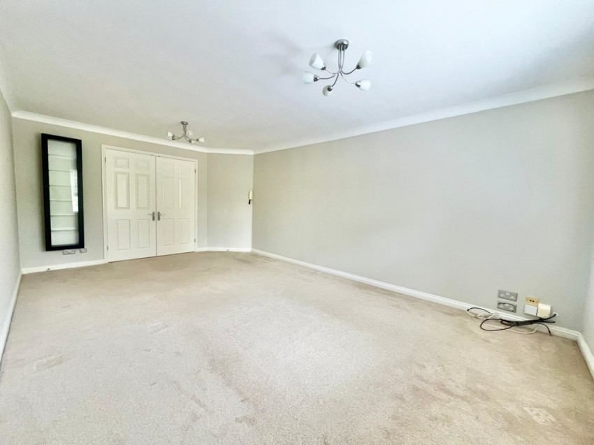 Images for 6 Petworth Court