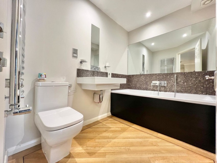 Images for 6 Petworth Court
