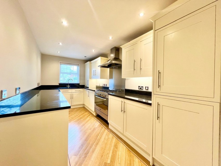 Images for 6 Petworth Court