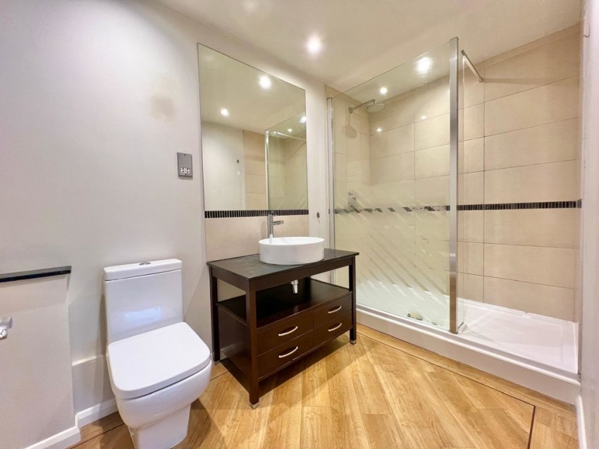 Images for 6 Petworth Court