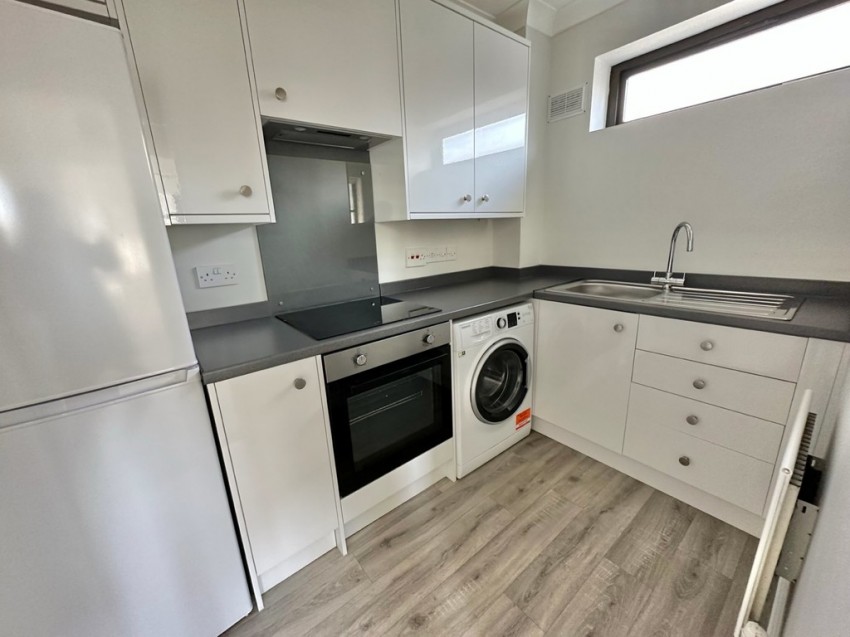 Images for Badshot Lea, Farnham