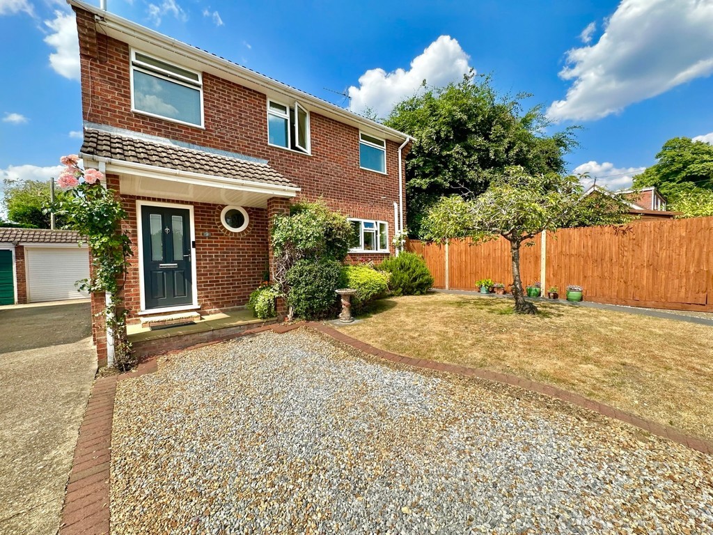 Elmcroft Close, Frimley Green, 3 bedroom, Detached House