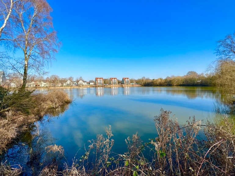 Lake Avenue, Waters Edge