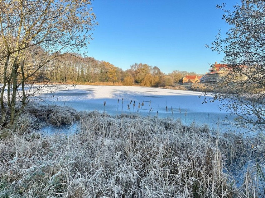 Images for Lake Avenue, Waters Edge