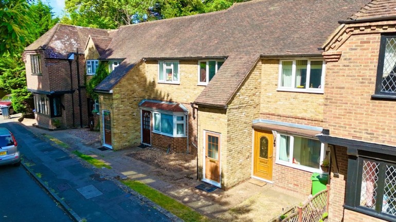 Hall Close ,Surrey GU15 2EB