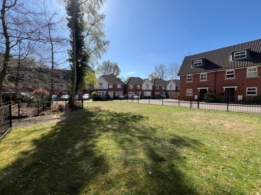 Images for Haskins Gardens, Farnborough