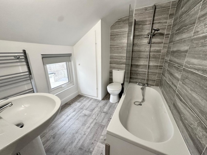 Images for Badshot Lea Road, Farnham